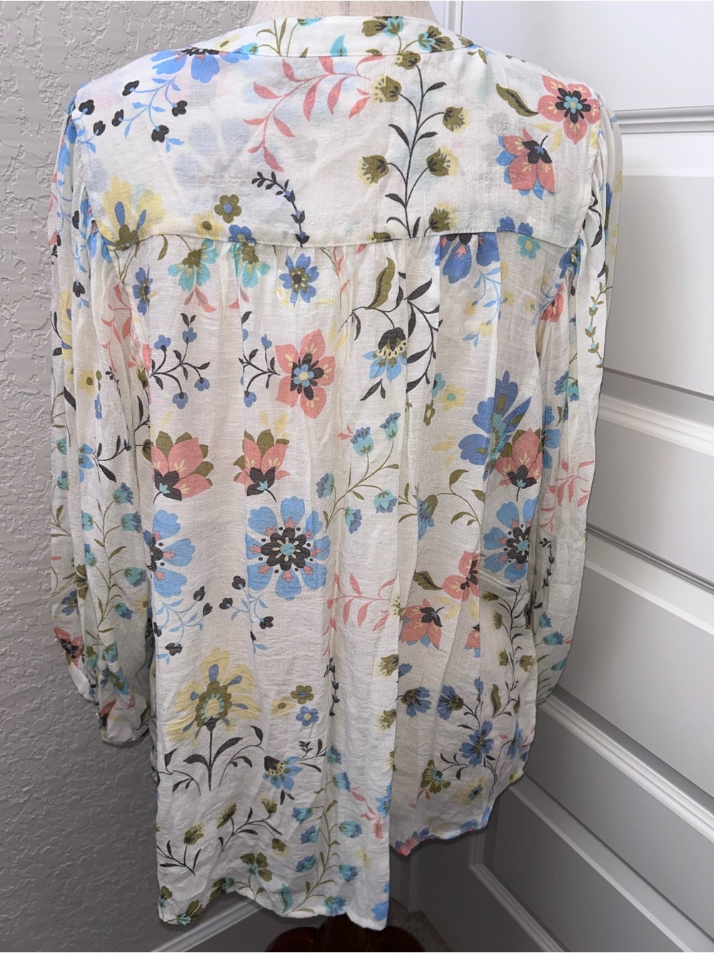 New, Zac & Rachel Dahlia Coconut Blooming Button Front Blouse Shirt Top - Picture 2 of 9